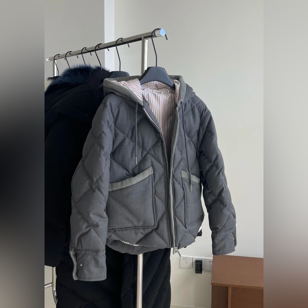Gray Quilted Hooded Jacket｜Wool exterior with white goose down filling｜L